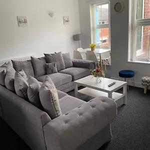 Holiday home 8 Bed 9 Bath Ensuite House With Hot Tub And Free Parking, Sheffield