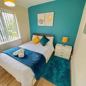 Holiday home Hilltop Place , Parkway M1 J33, Sheffield