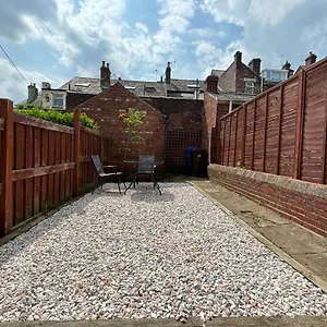 Holiday home 3-bedroom House With Free Street Parking, Sheffield